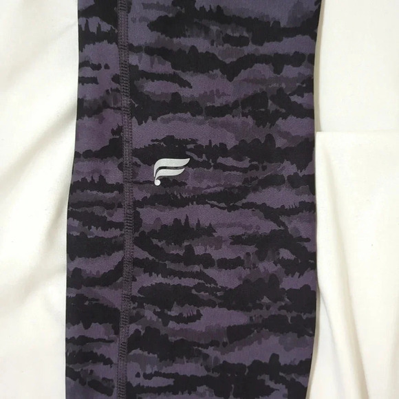 Fabletics Therma-Flex High-Waisted Pocket Legging, Color Pewter Tigress Size S - Picture 12 of 15